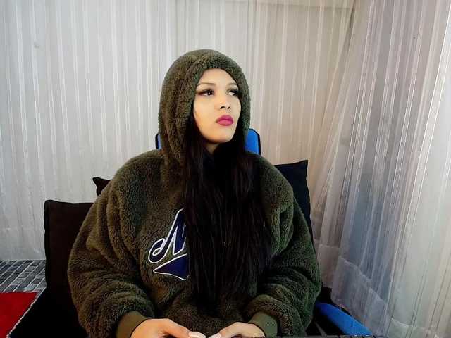 mommyjeva live cam on BongaCams