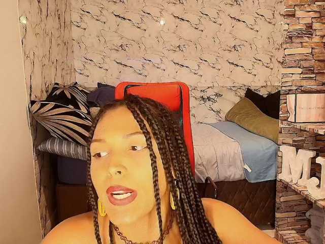 mommyjeva live cam on BongaCams