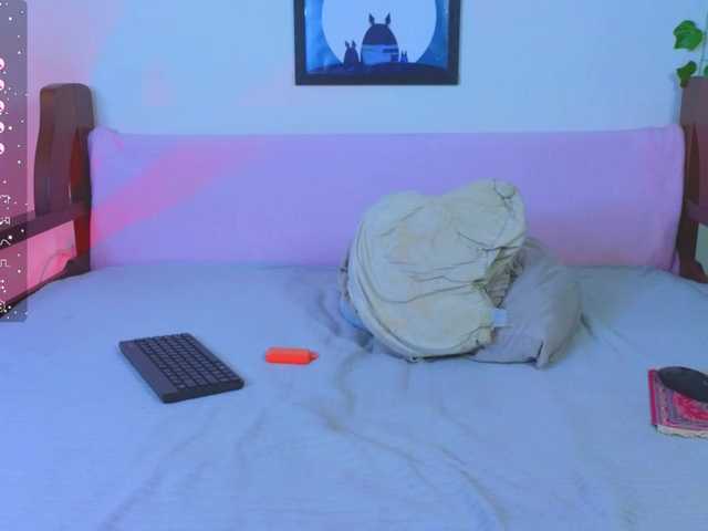 BladeNeon — live female cam