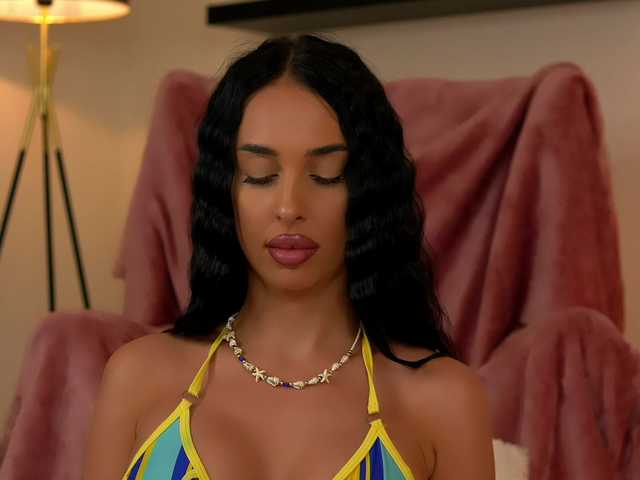 KairaAndrews live cam on BongaCams