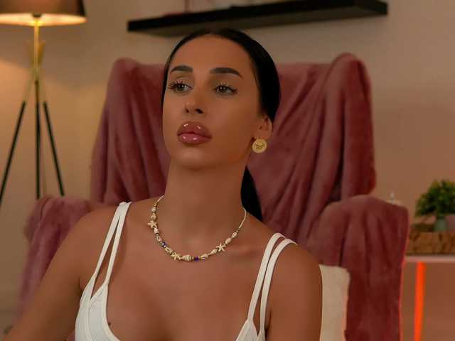 KairaAndrews live cam on BongaCams