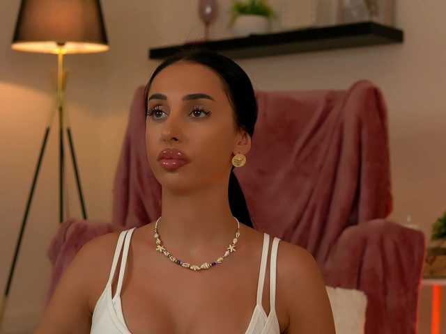 KairaAndrews live cam on BongaCams