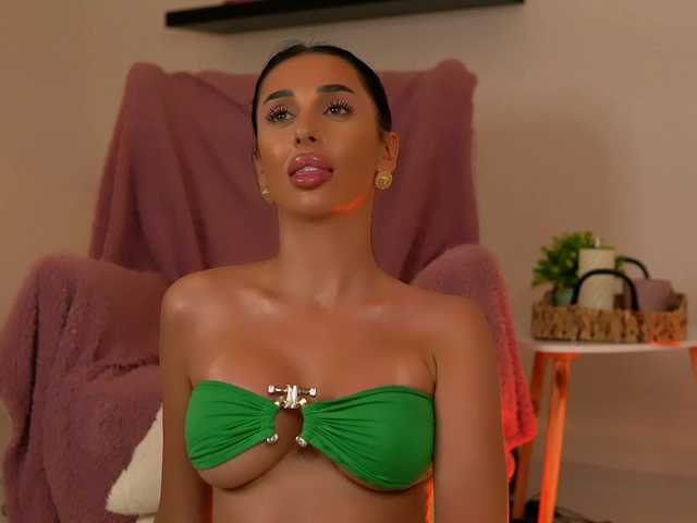 KairaAndrews live cam