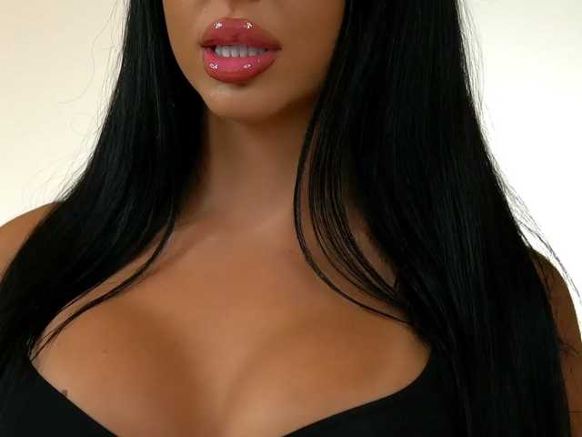 KairaAndrews live cam on BongaCams