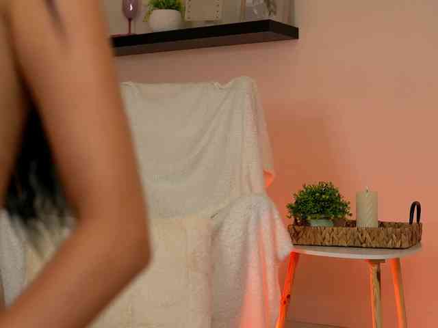 KairaAndrews Live Webcam on BongaCams