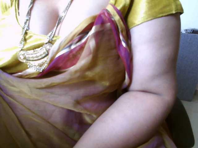 hotpavitra live cam on BongaCams