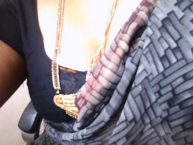 hotpavitra live cam on BongaCams