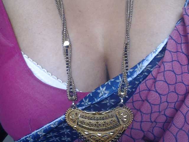 hotpavitra live cam on BongaCams