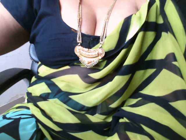 hotpavitra live cam on BongaCams