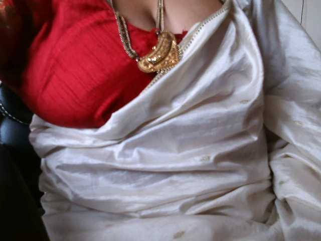 hotpavitra live cam on BongaCams