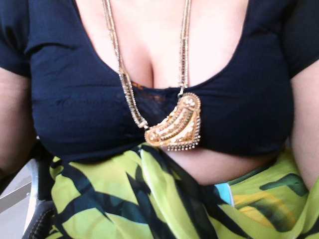 hotpavitra live cam on BongaCams