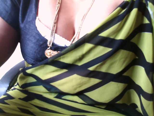 hotpavitra live cam on BongaCams