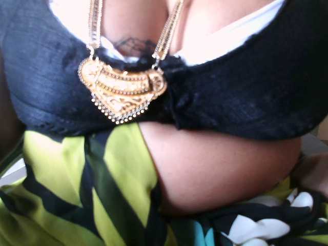 hotpavitra live cam on BongaCams