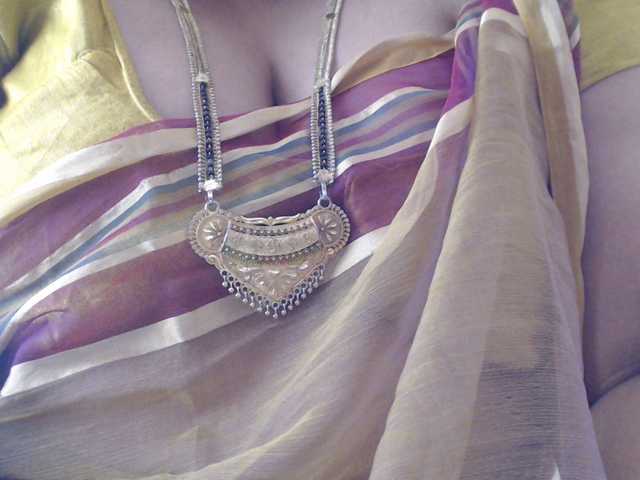 hotpavitra live cam on BongaCams