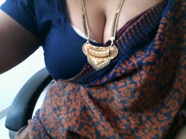 hotpavitra live cam on BongaCams