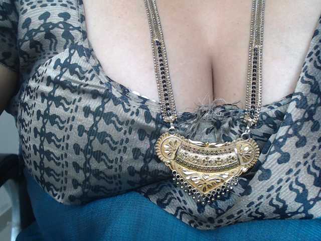 hotpavitra live cam on BongaCams