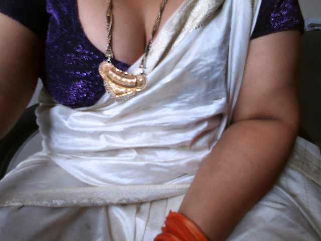 hotpavitra live cam on BongaCams