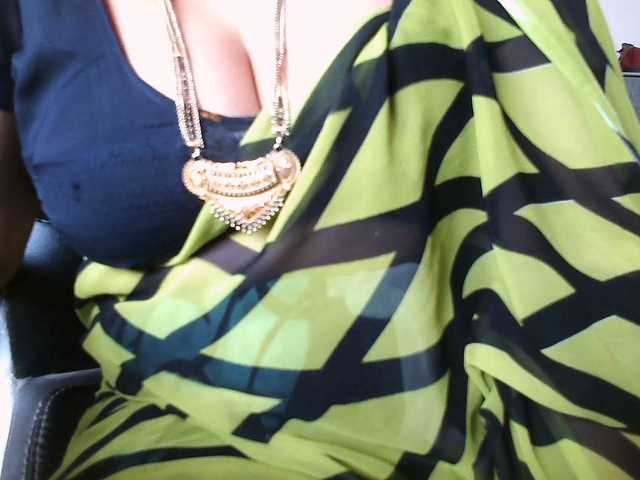 hotpavitra live cam on BongaCams