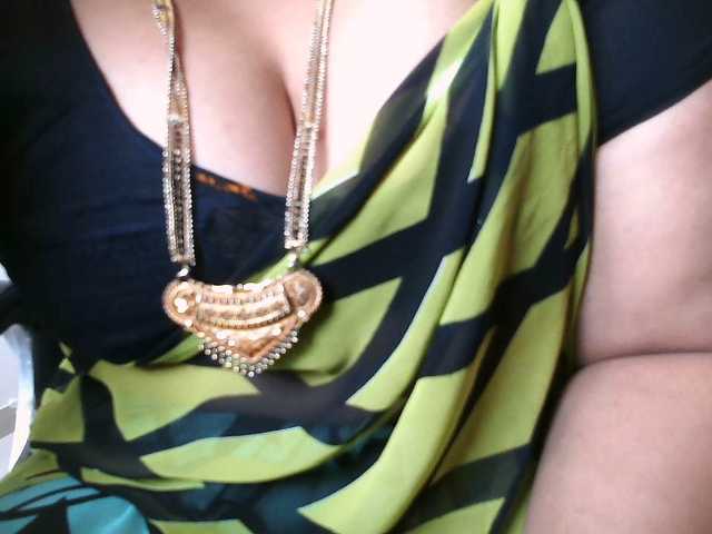 hotpavitra live cam on BongaCams