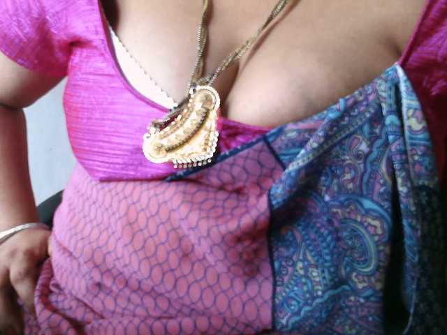 hotpavitra live cam on BongaCams