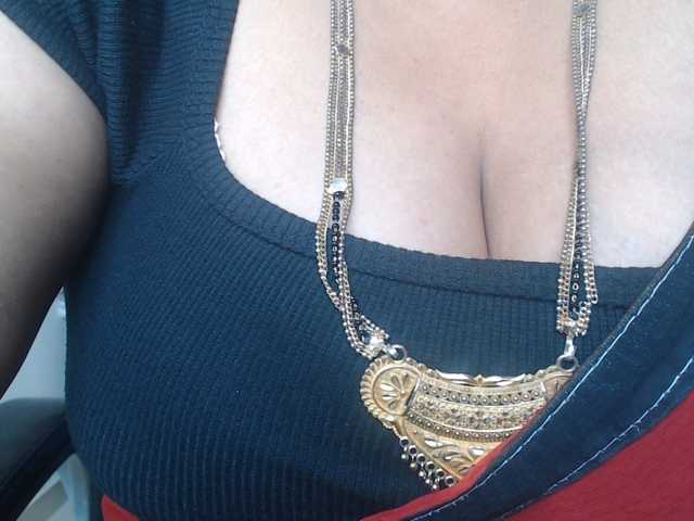 hotpavitra live cam on BongaCams