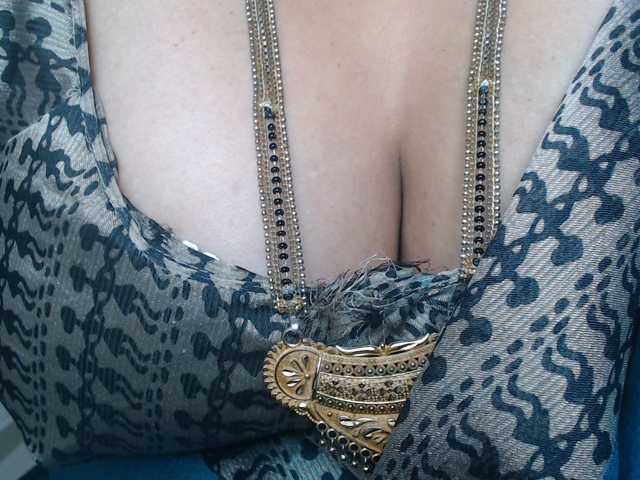 hotpavitra live cam on BongaCams