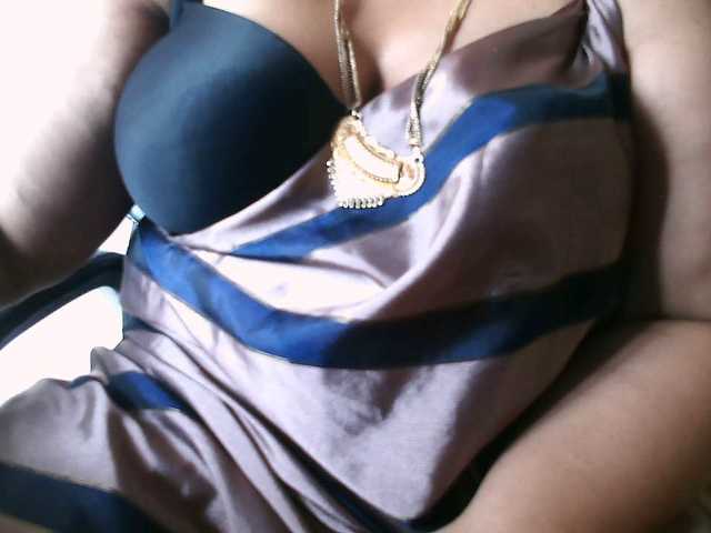 hotpavitra live cam on BongaCams