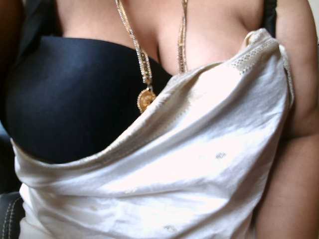 hotpavitra live cam on BongaCams