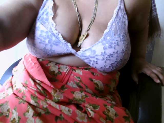 hotpavitra live cam on BongaCams
