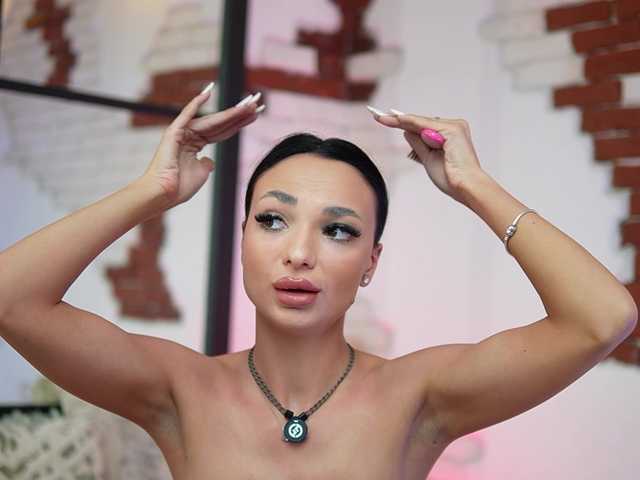 le modèle MaraJolie est en webcam porno dans un show sur le site bongacams, il possède les tags suivants: White/Caucasian,Brunette,Shaved