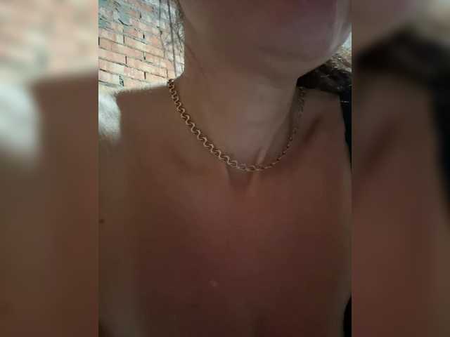 Uliae live cam on BongaCams