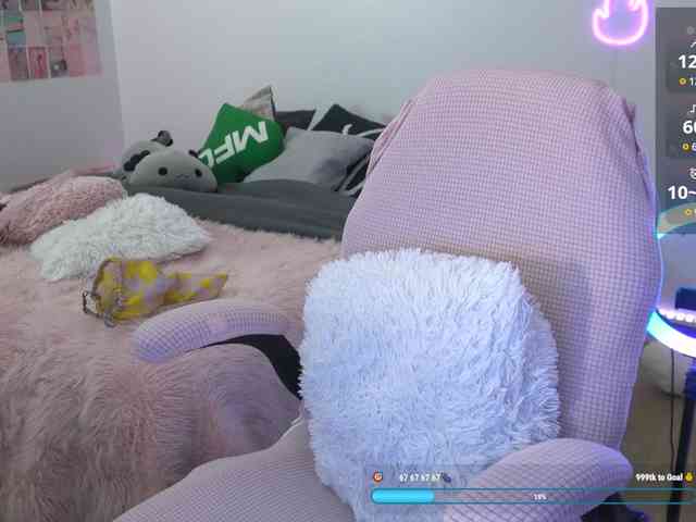 UwUKalieRxUwU webcam