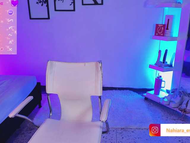 NahiaraEvans- live webcam show