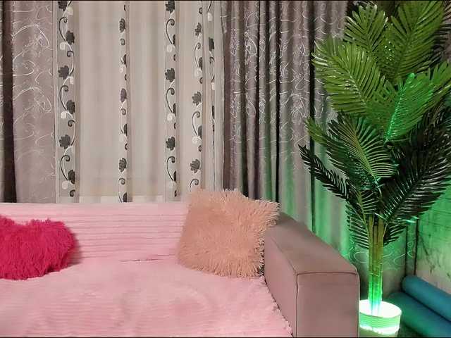 Adela27 live cam on BongaCams