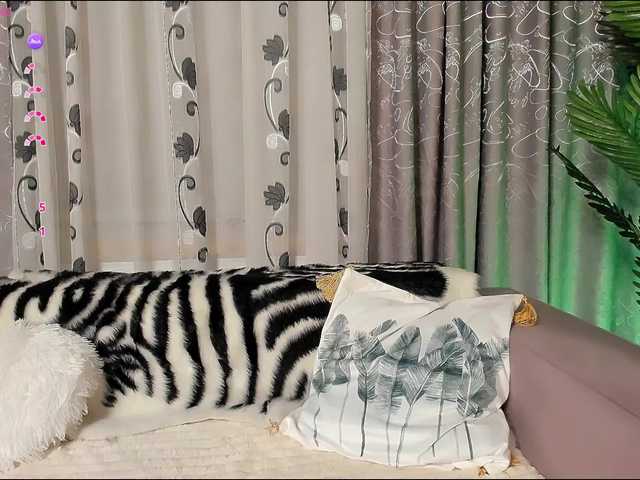Adela27 live cam on BongaCams