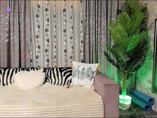 Adela27 live cam preview