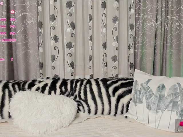 Adela27 live cam on BongaCams