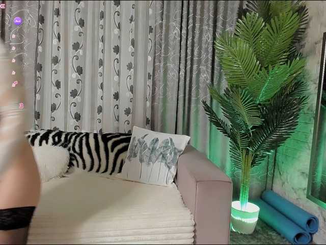 le modèle Adela27 est en webcam porno dans un show sur le site bongacams, il possède les tags suivants: White/Caucasian,Brunette,Shaved