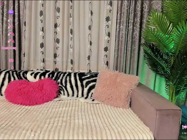 Adela27's BongaCams show and profile