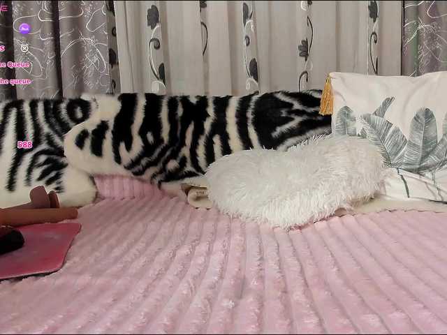 Adela27 live cam on BongaCams