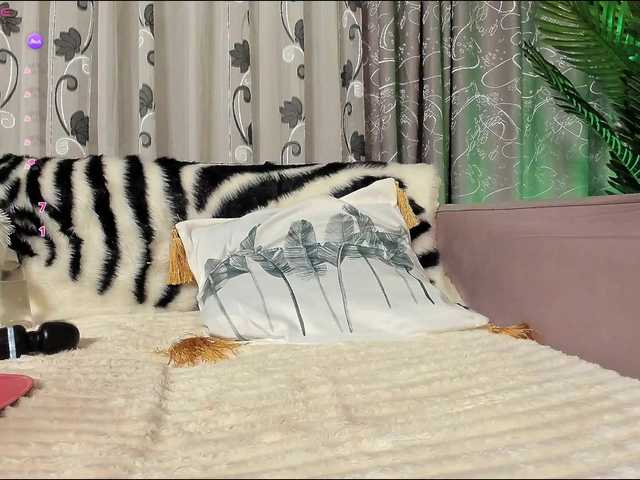 Adela27 live cam