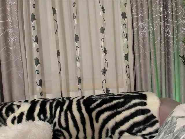 Adela27 webcam