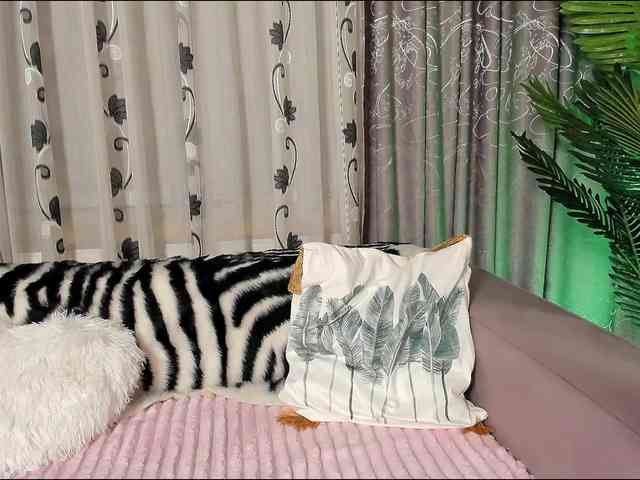 Adela27 webcam