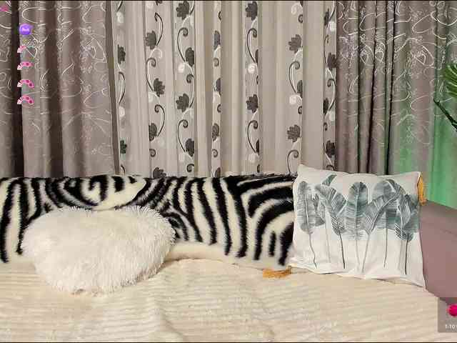 Adela27 webcam