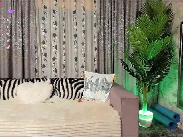 Adela27 webcam
