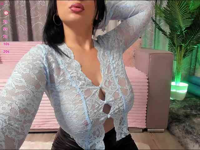 Adela27