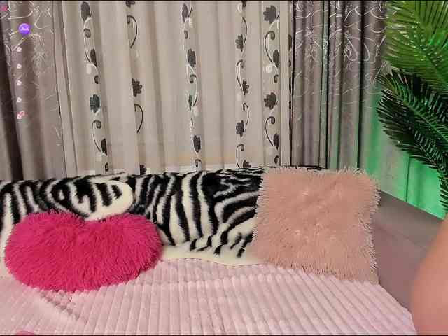 Adela27 webcam