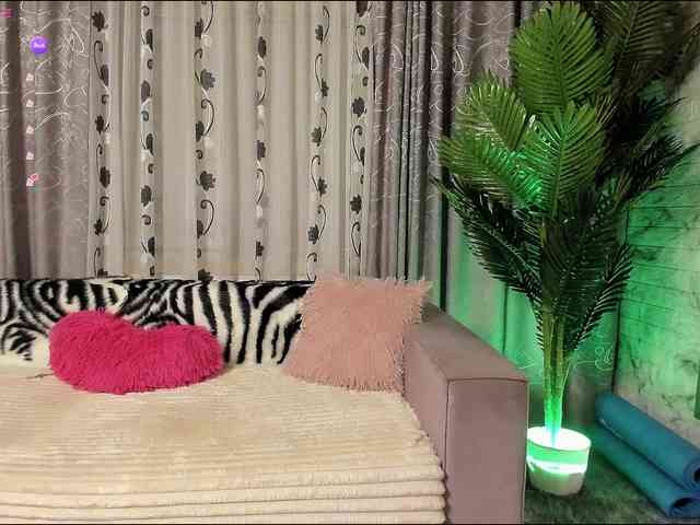 Adela27 webcam