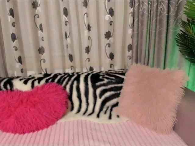 Adela27 webcam