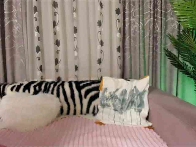 Adela27 webcam